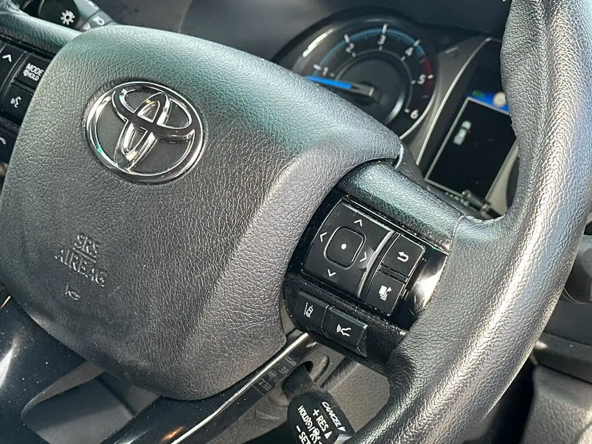 2023-toyota-hi-lux-28d-4d-invincible-x-2754cc-auto-big-16