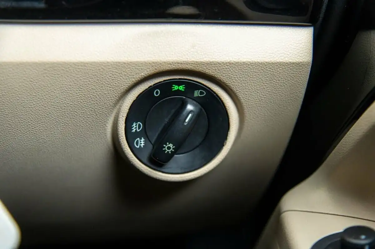 2016-skoda-citigo-10-se-l-greentech-75ps-5d-big-48
