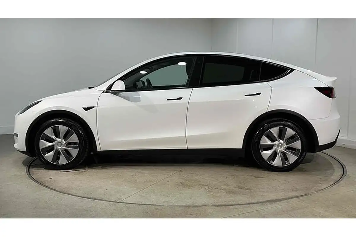2022-tesla-model-y-e-long-range-big-6