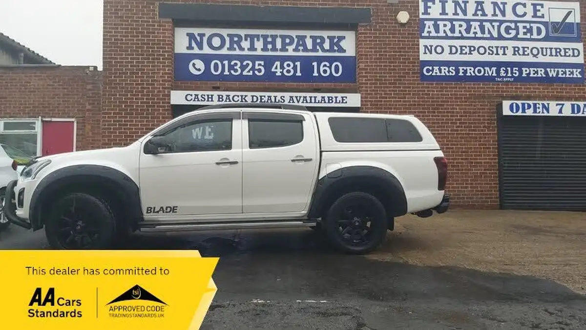 2017-isuzu-d-max-19td-blade-big-9