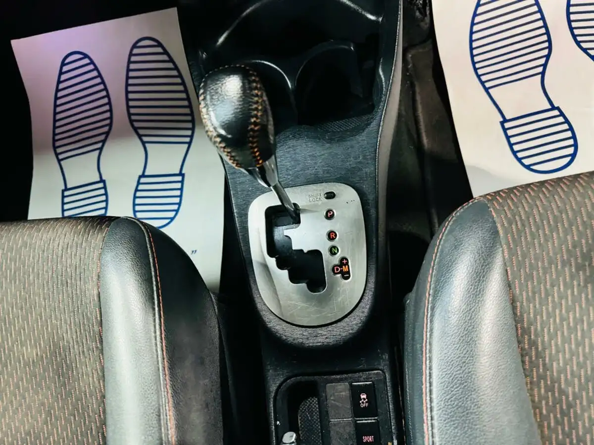 2013-toyota-yaris-133-sr-5d-m-drive-s-big-16