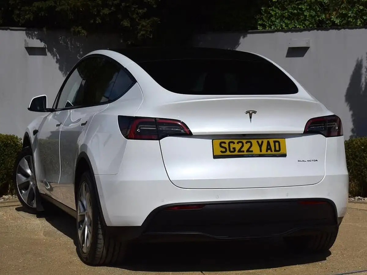 2022-tesla-model-y-e-long-range-big-7
