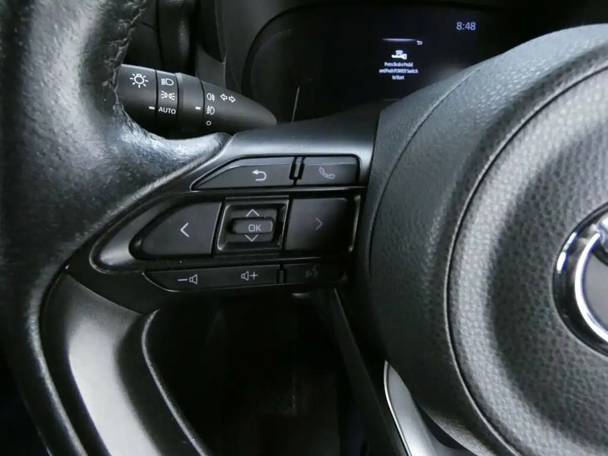 2021-toyota-yaris-15-vvt-i-design-panoramic-roof-big-12