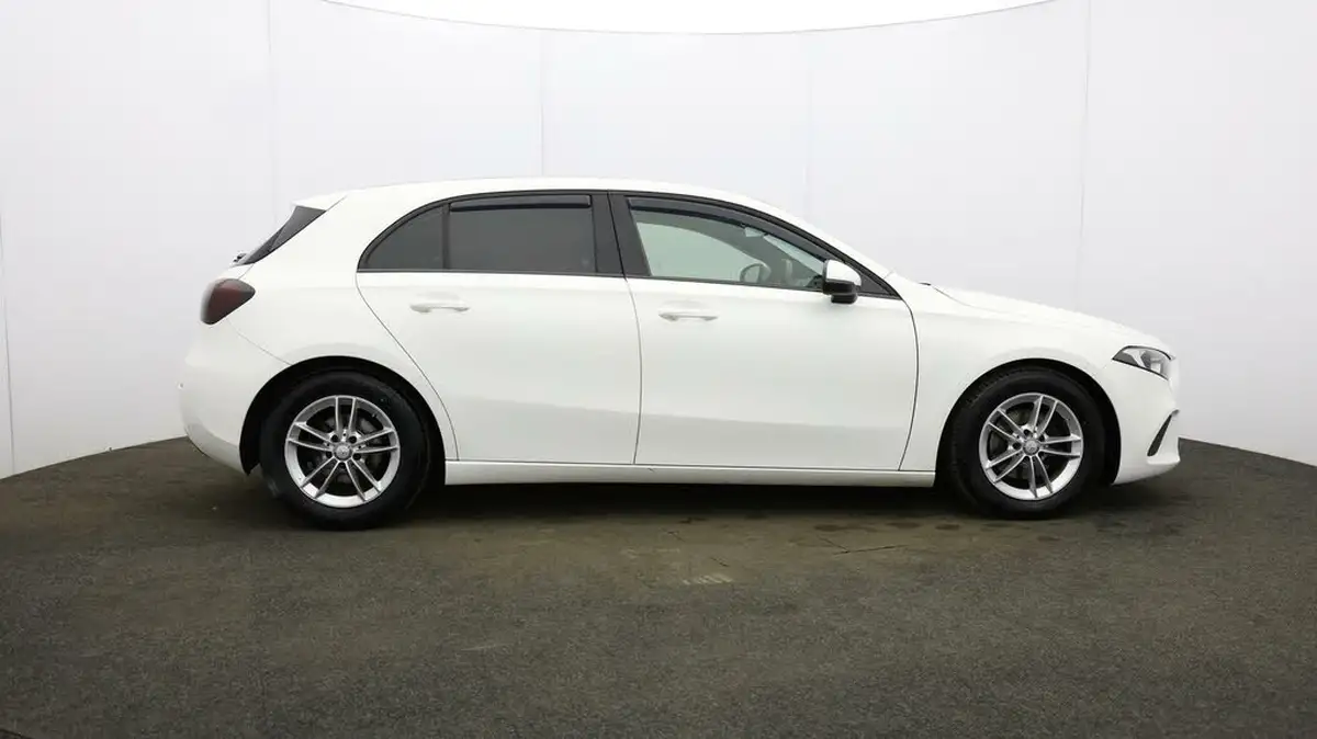 2018-mercedes-benz-a-class-15d-a180d-se-116ps-ss-7g-dct-big-43