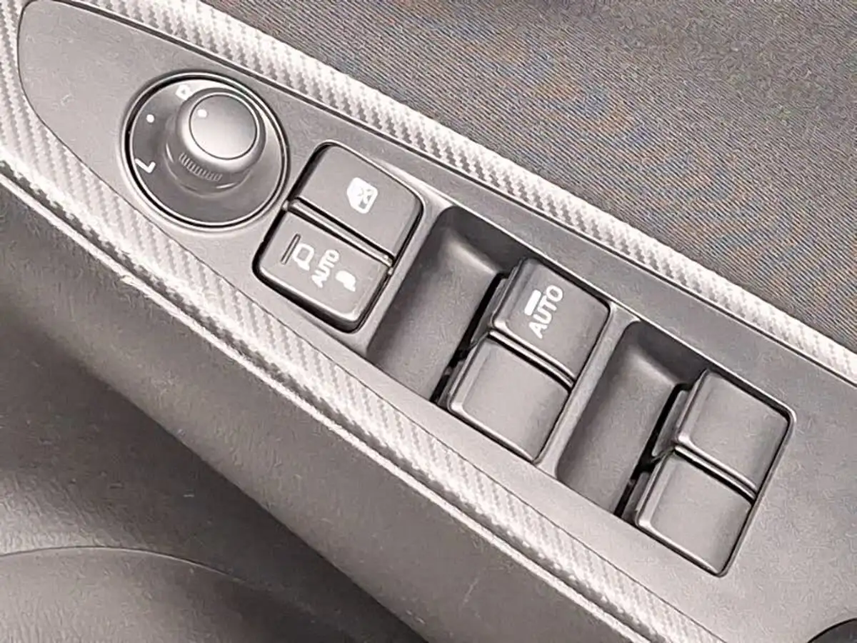 2024-mazda-mazda2-15-skyactiv-g-centre-line-big-13