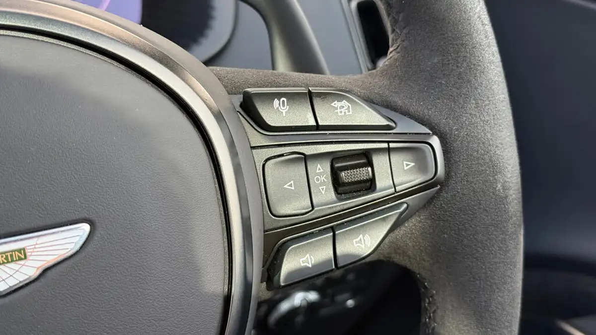 2023-aston-martin-dbx-40-v8-big-20