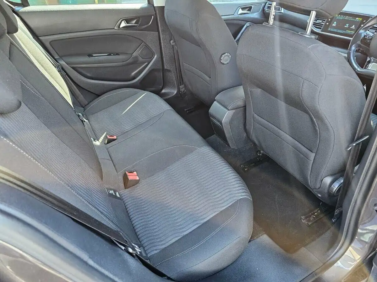 2014-peugeot-308-16hdi-active-big-27