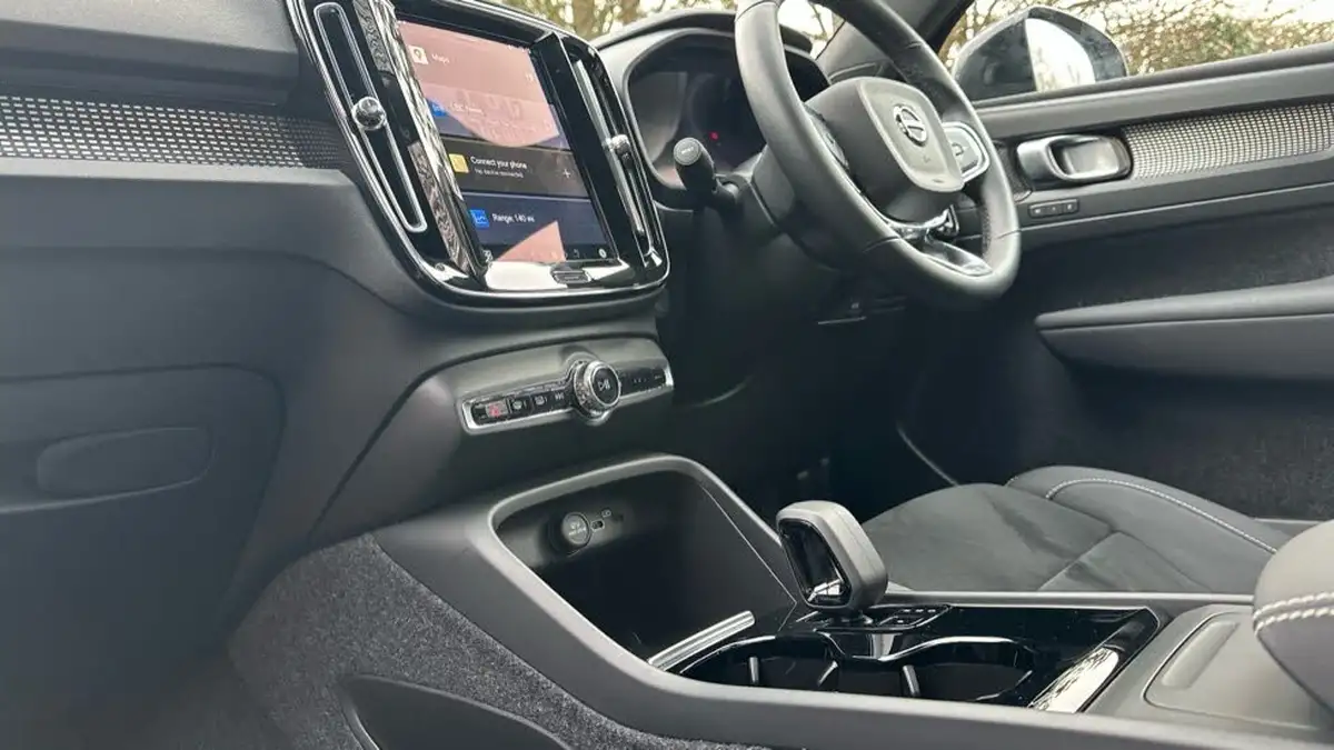 2022-volvo-xc40-e-recharge-pro-big-39