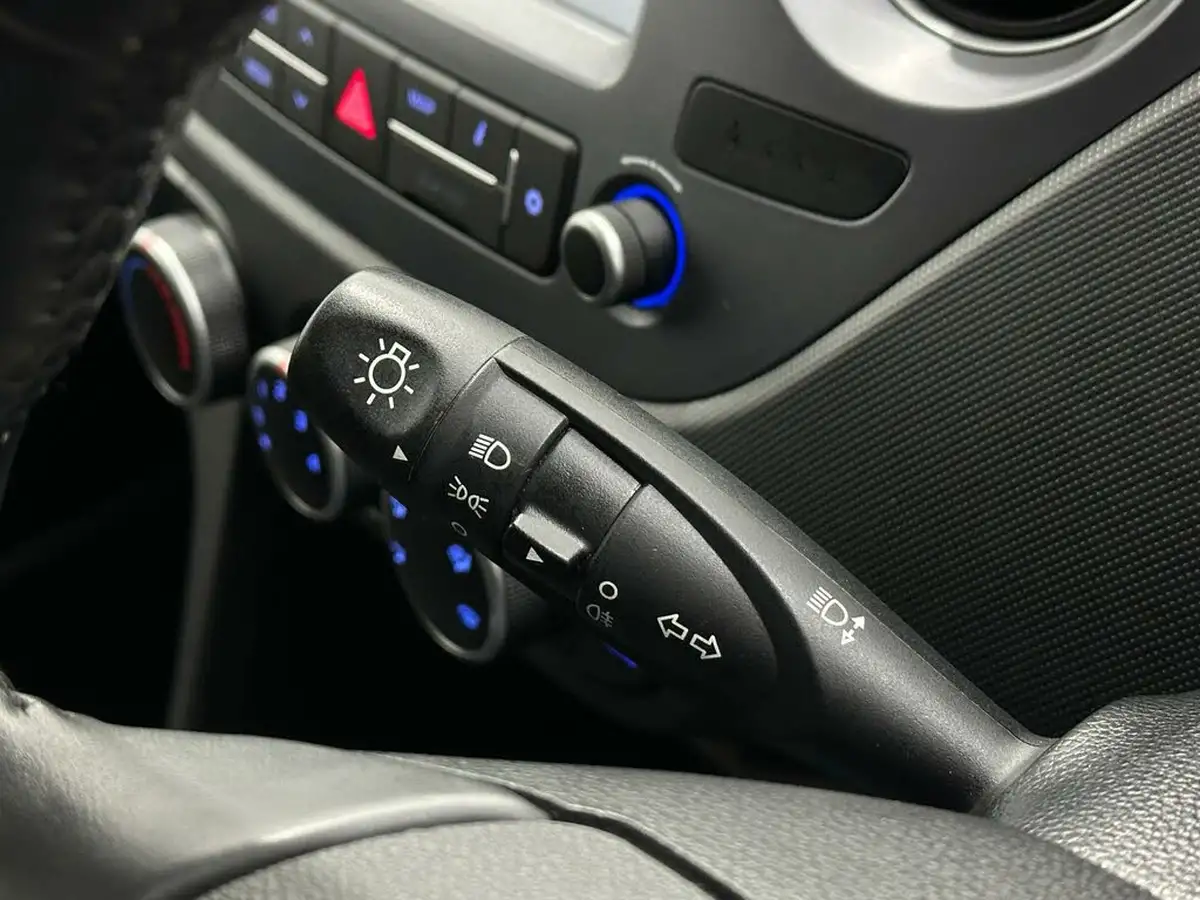 2019-hyundai-i10-10-play-big-11
