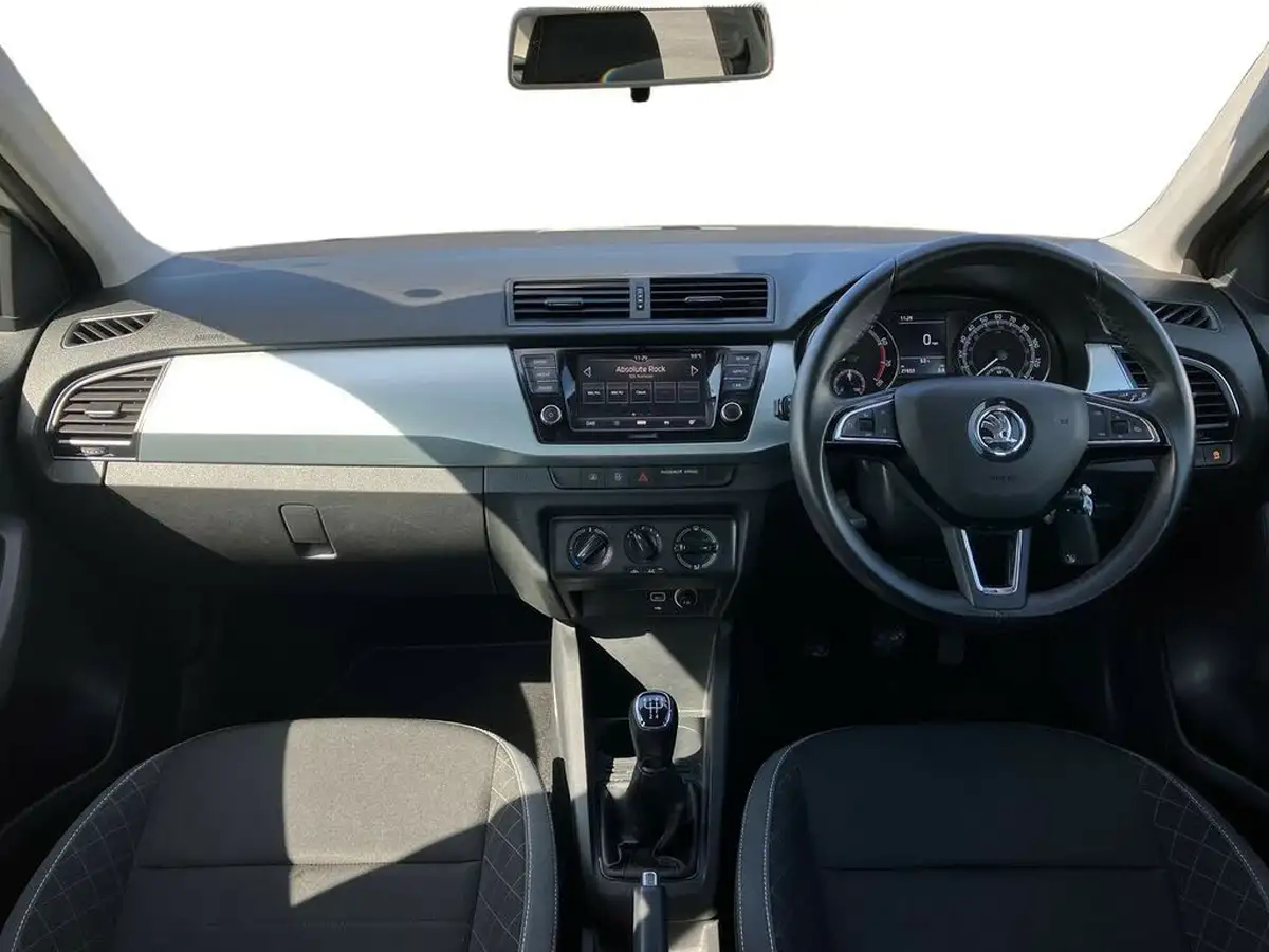 2018-skoda-fabia-10-mpi-colour-edition-big-8
