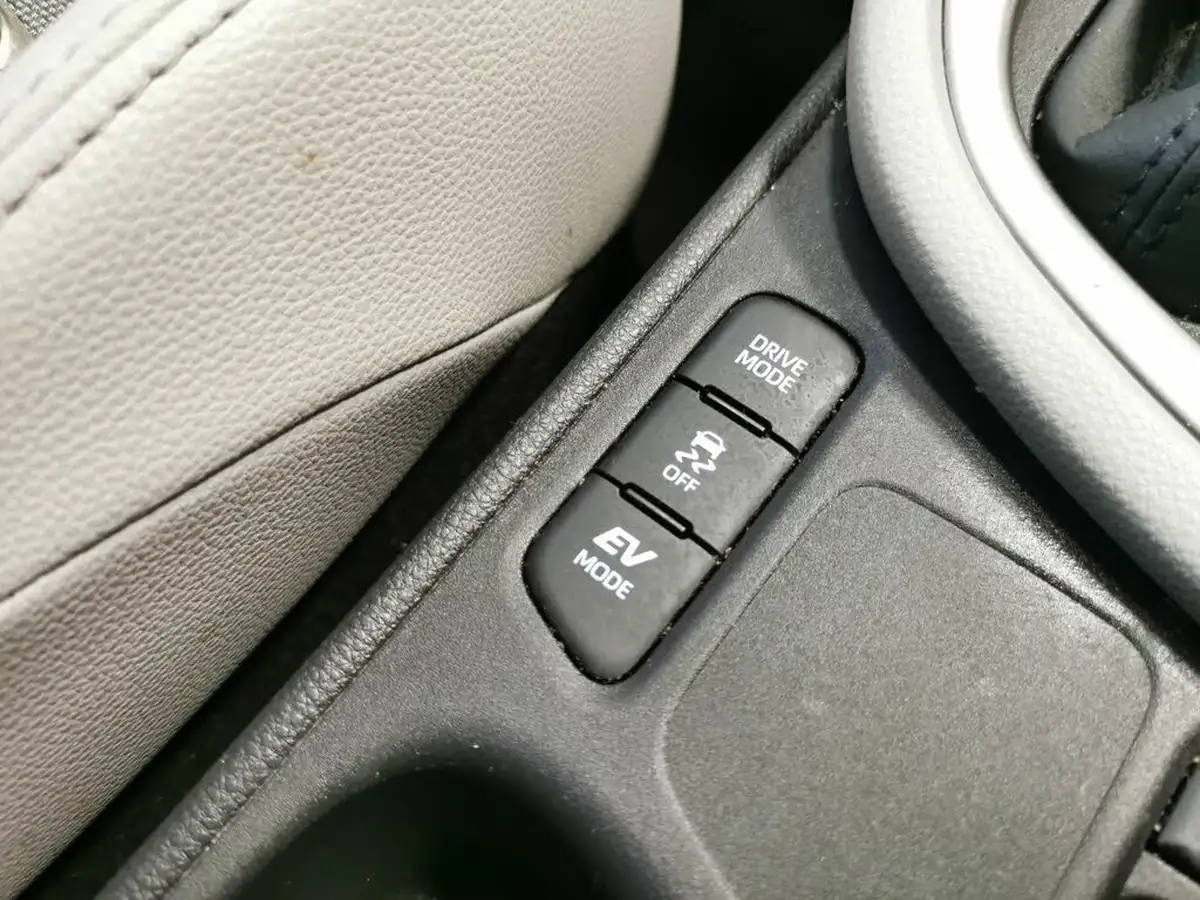 2021-toyota-yaris-15-vvt-i-excel-big-14
