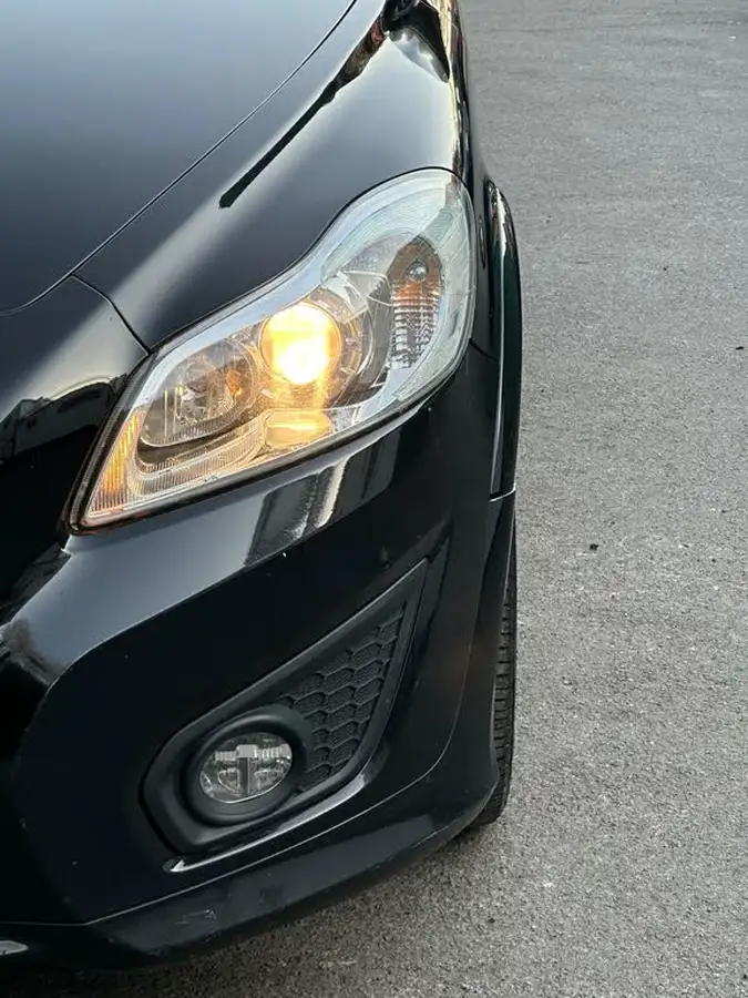 2012-volvo-c30-20-r-design-big-19