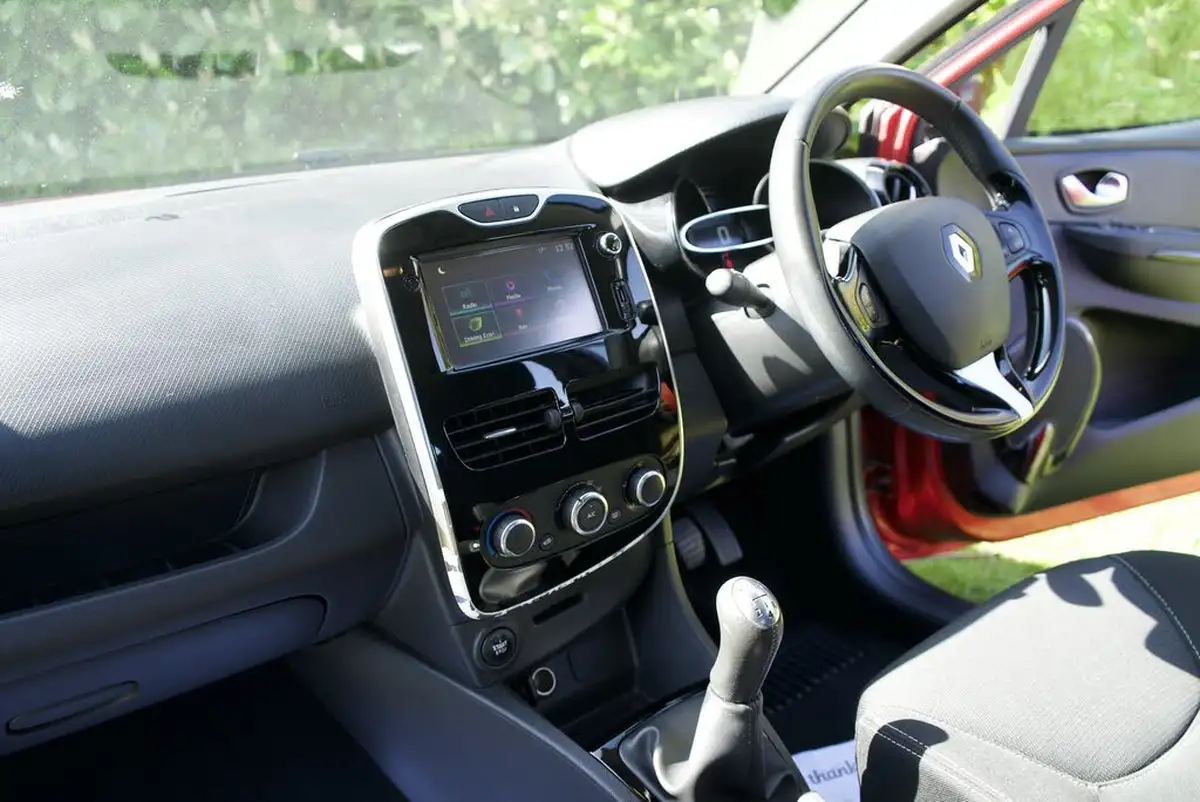 2015-renault-clio-12-dynamique-nav-big-68