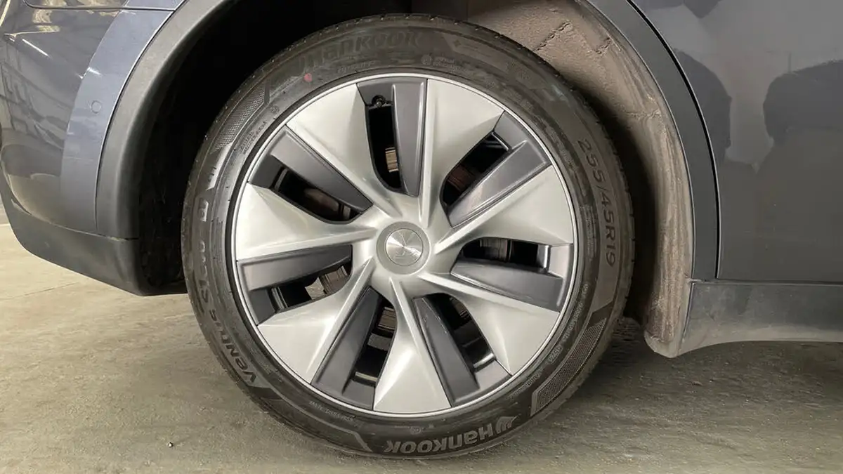 2022-tesla-model-y-e-long-range-big-18