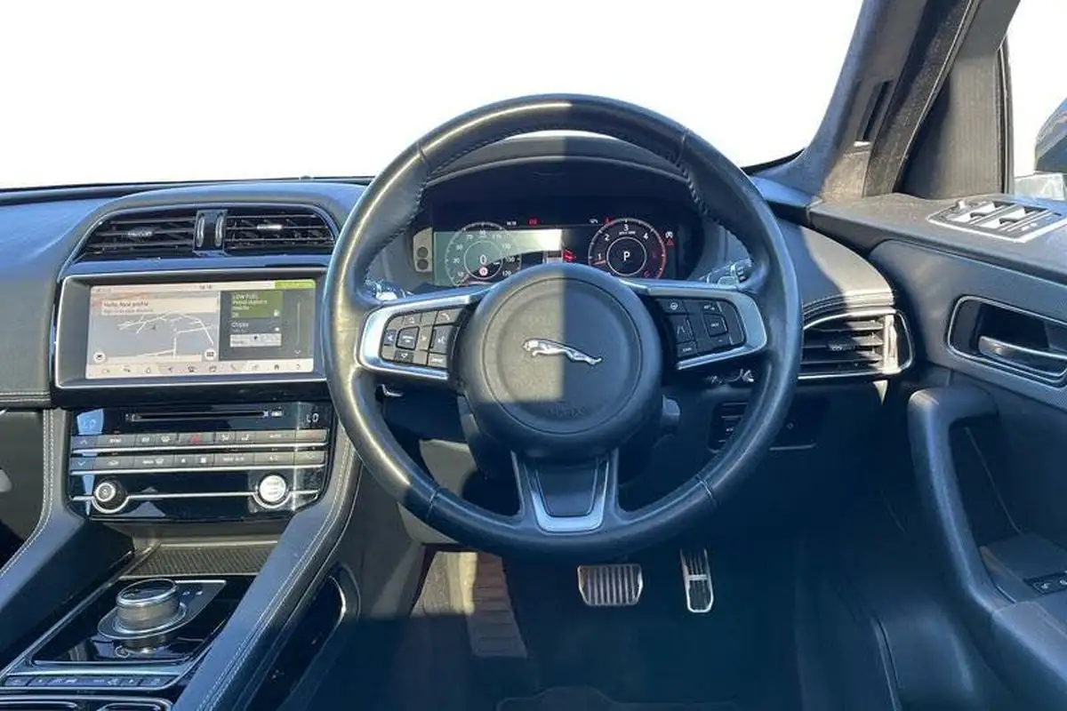 2019-jaguar-f-pace-20-i4d-chequered-flag-180ps-big-10