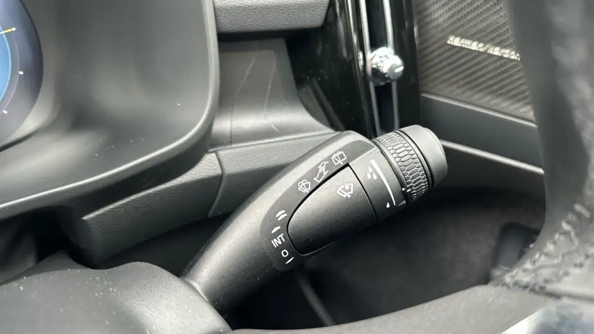 2025-volvo-ex40-e-ultra-big-35