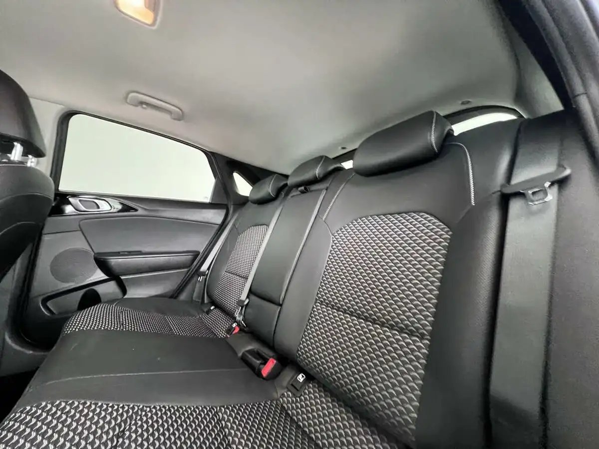 2022-kia-ceed-15-t-gdi-3-hatchback-big-14