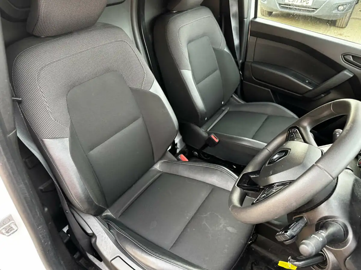 2023-renault-kangoo-15dci-ml19-95-start-big-12
