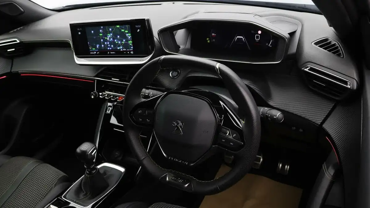 2022-peugeot-2008-suv-12-puretech-gt-big-8