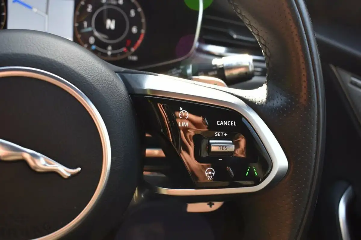 2021-jaguar-f-pace-20-p250-r-dynamic-se-big-15
