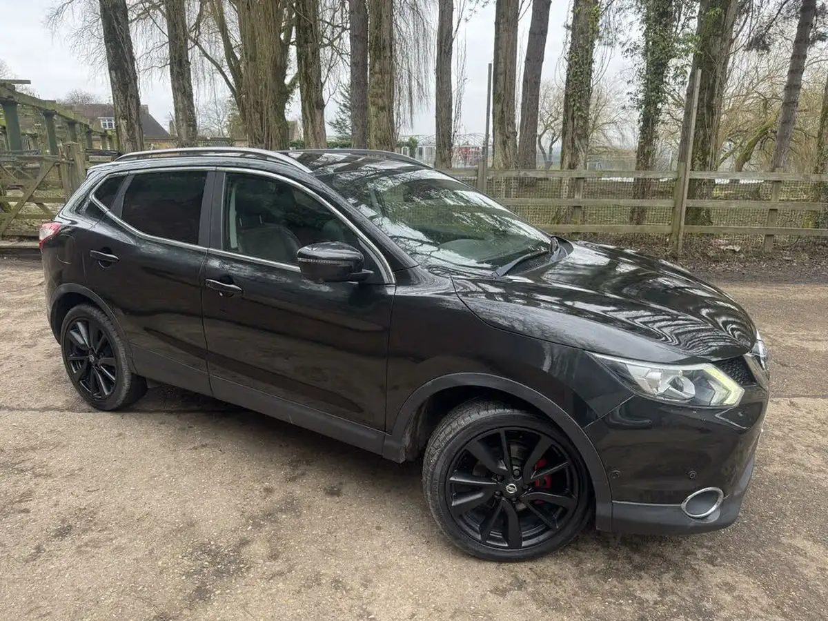 2015-nissan-qashqai-16-tekna-big-8