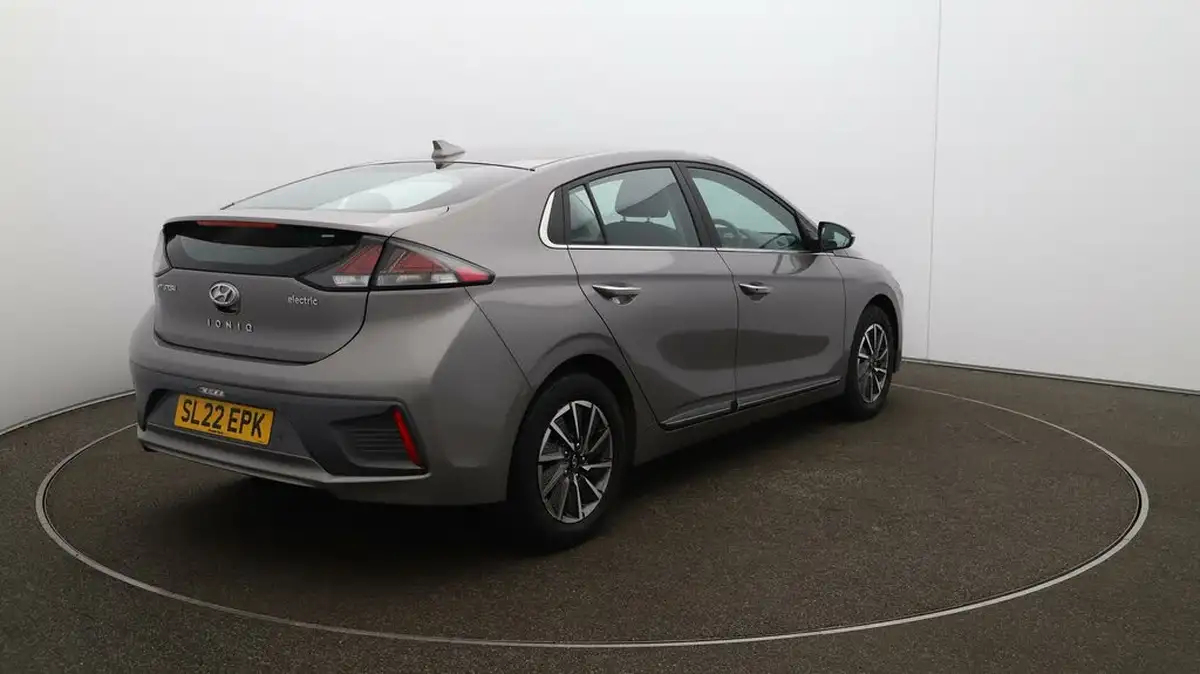 2022-hyundai-ioniq-e-premium-electric-big-45