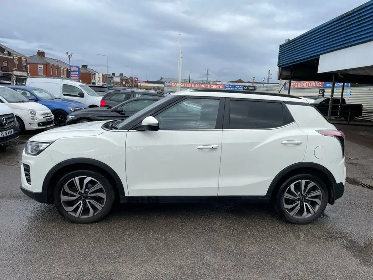 2021-kgm-ssangyong-tivoli-15-ultimate-auto-big-8