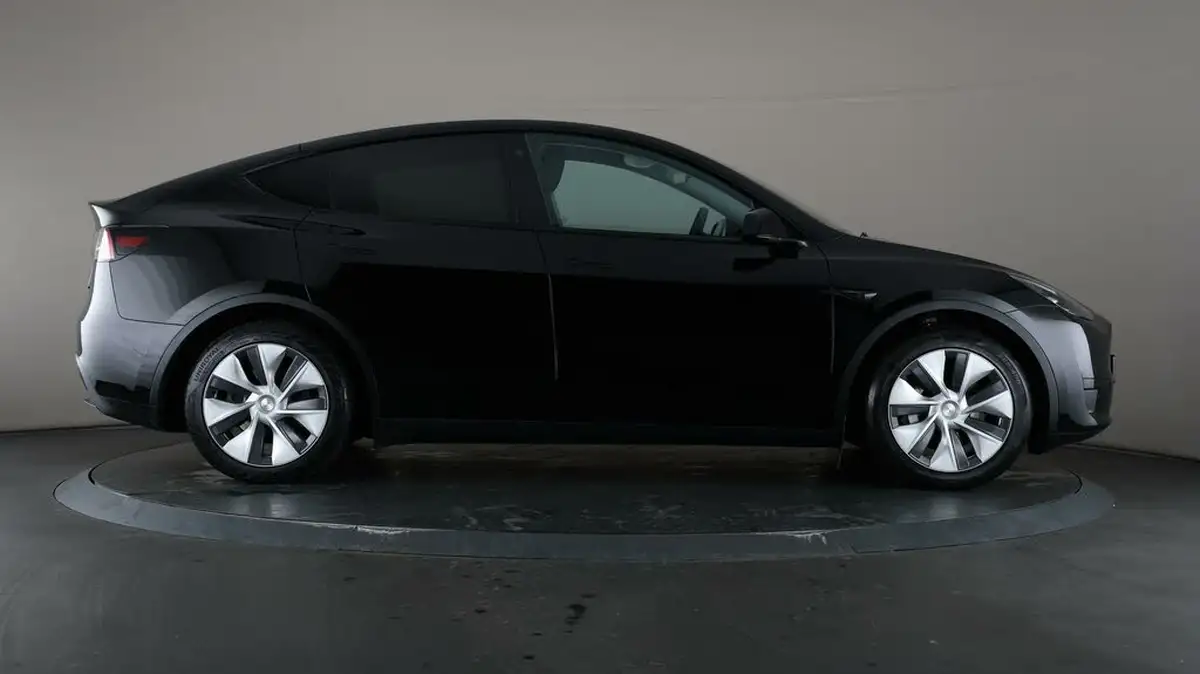 2023-tesla-model-y-e-rwd-big-52