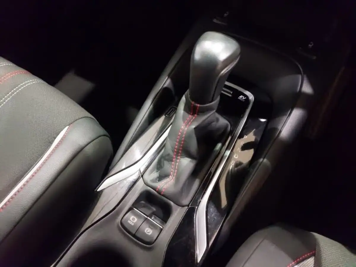 2021-toyota-corolla-18-vvt-i-gr-sport-trk-hatchback-big-15