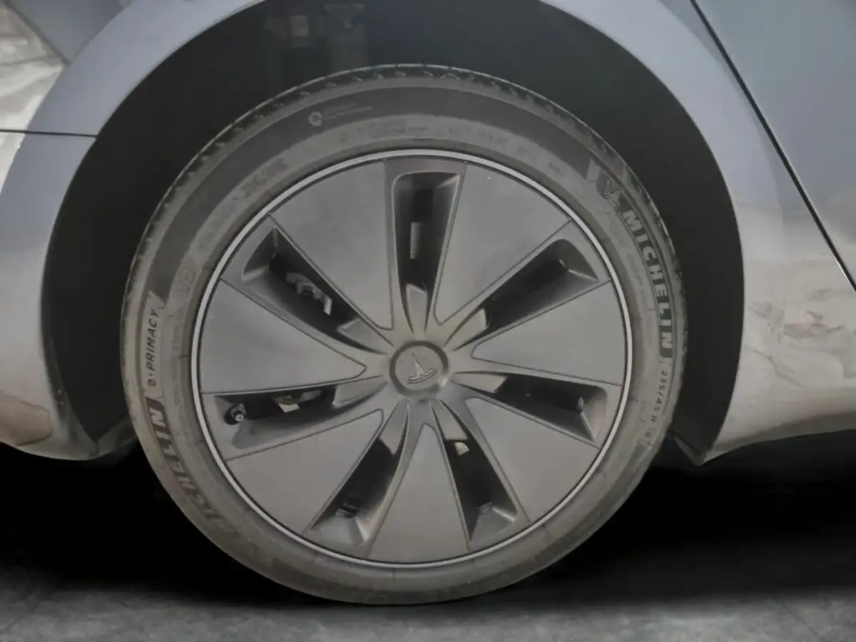 2024-tesla-model-3-e-rwd-big-30