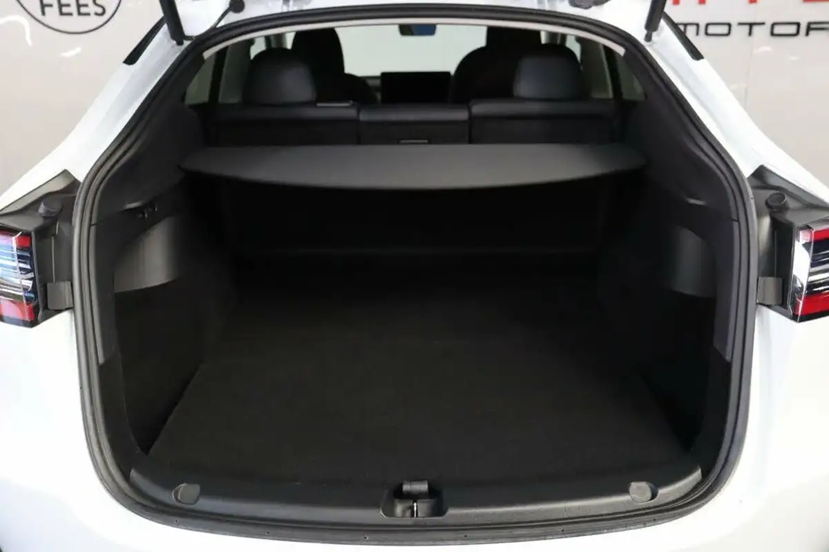 2023-tesla-model-y-e-rwd-big-17