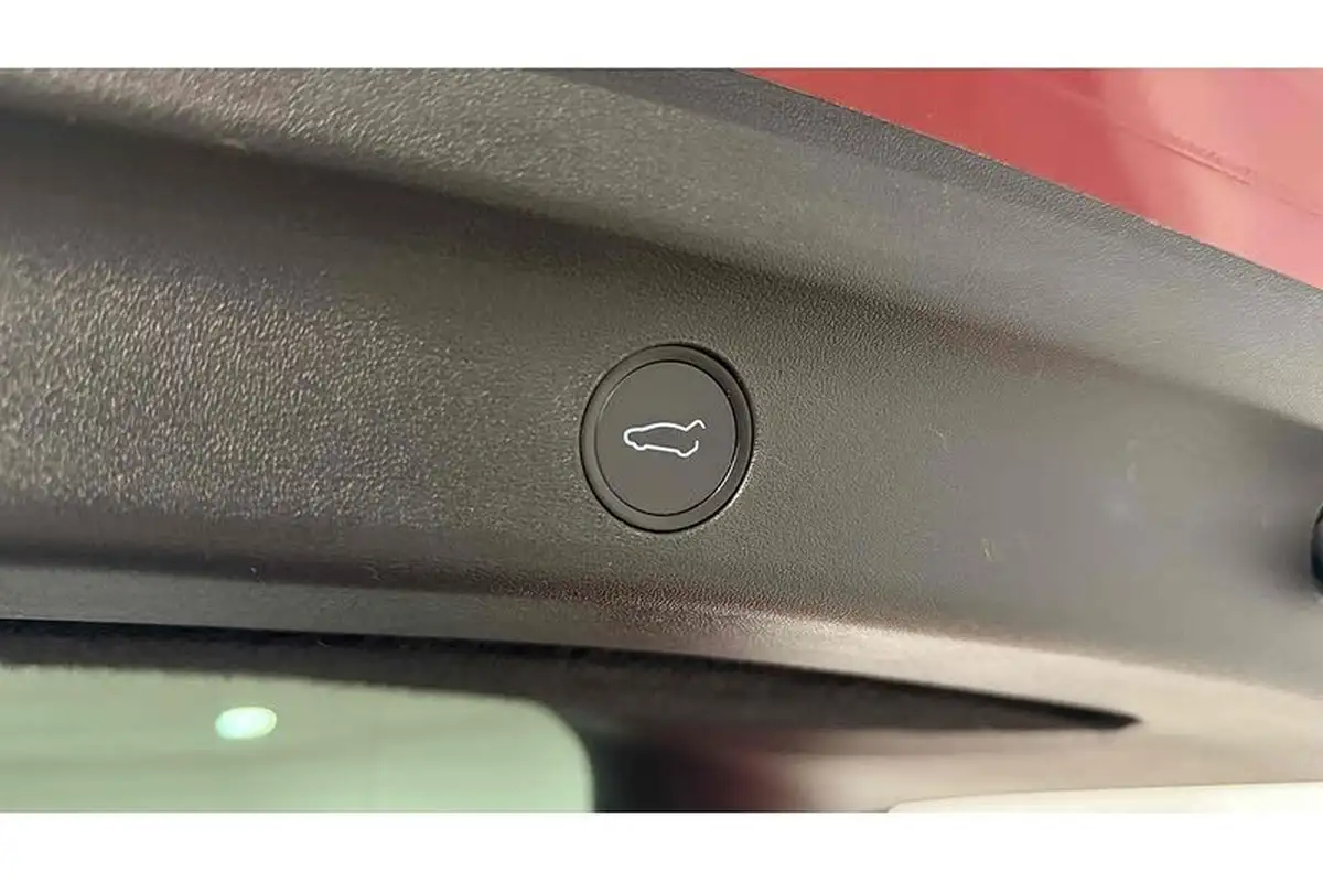 2022-tesla-model-y-e-long-range-big-10