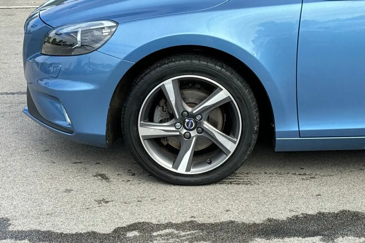 2016-volvo-v40-20td-d2-r-design-lux-nav-big-4