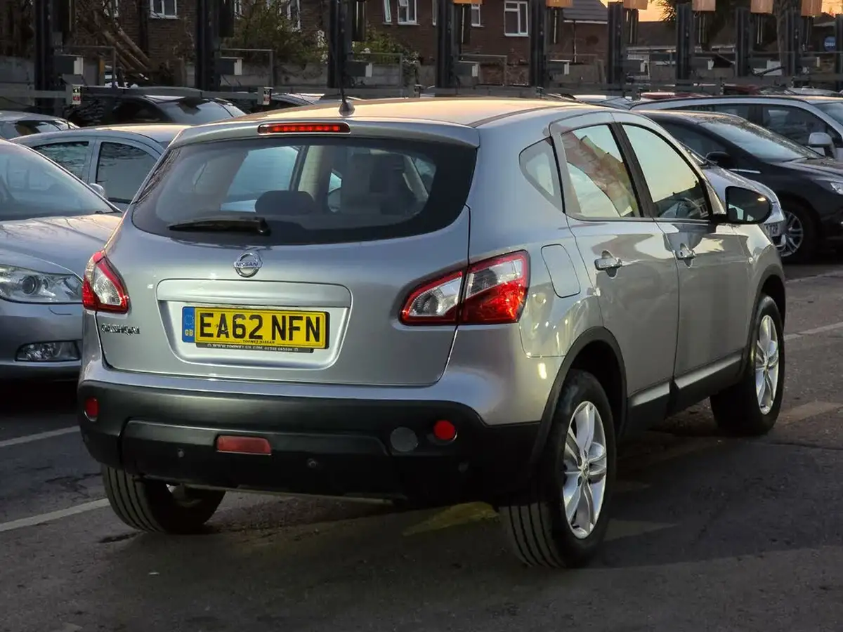 2012-nissan-qashqai-16-acenta-cvt-big-7