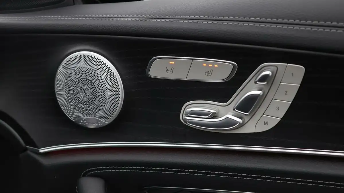 2020-mercedes-benz-e-class-20d-e300d-amg-line-edition-premium-plus-saloon-4d-big-22
