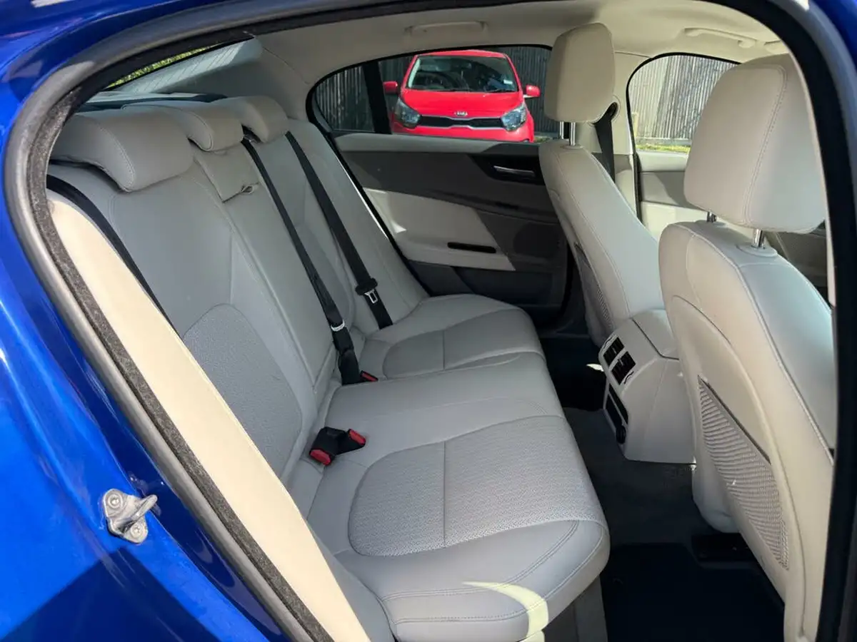 2017-jaguar-xe-20d-portfolio-180ps-ss-1999cc-auto-big-16