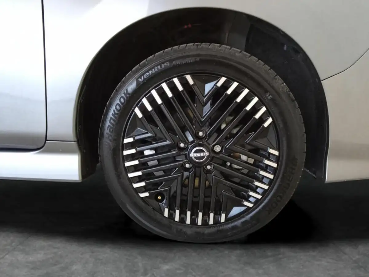 2023-nissan-leaf-e-e-tekna-59kwh-big-22