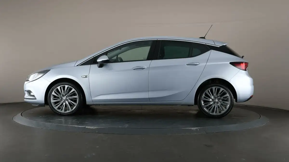 2019-vauxhall-astra-16cdti-griffin-big-4