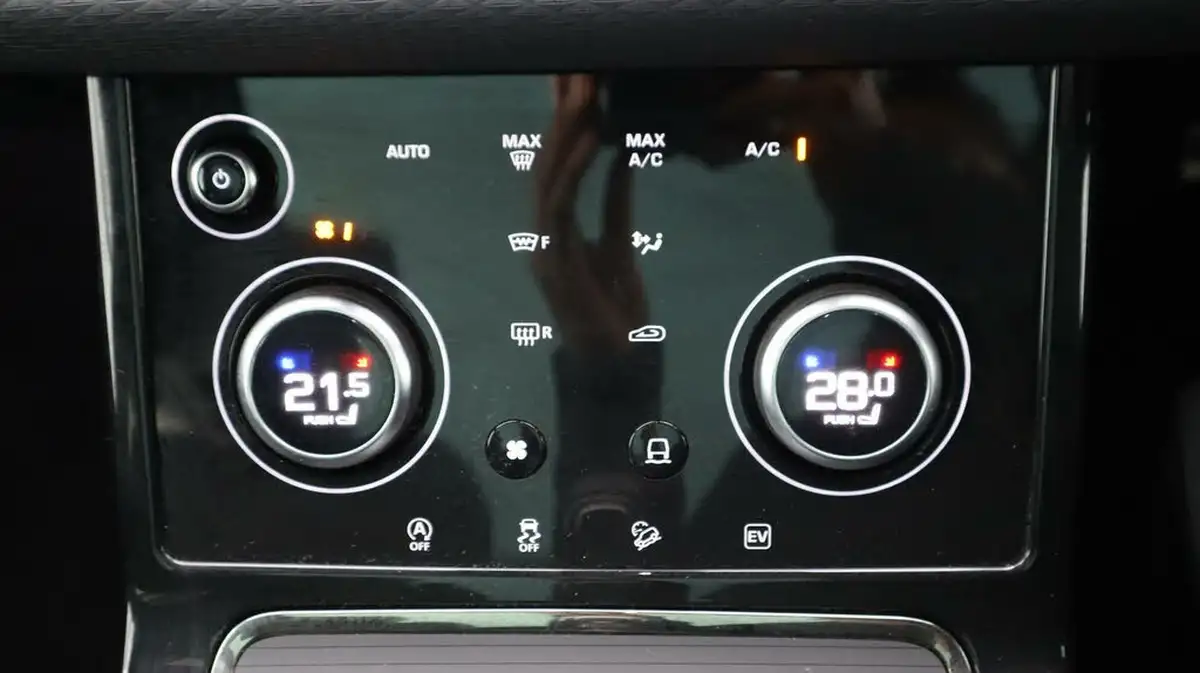 2021-land-rover-range-rover-evoque-15-p300e-r-dynamic-s-big-12