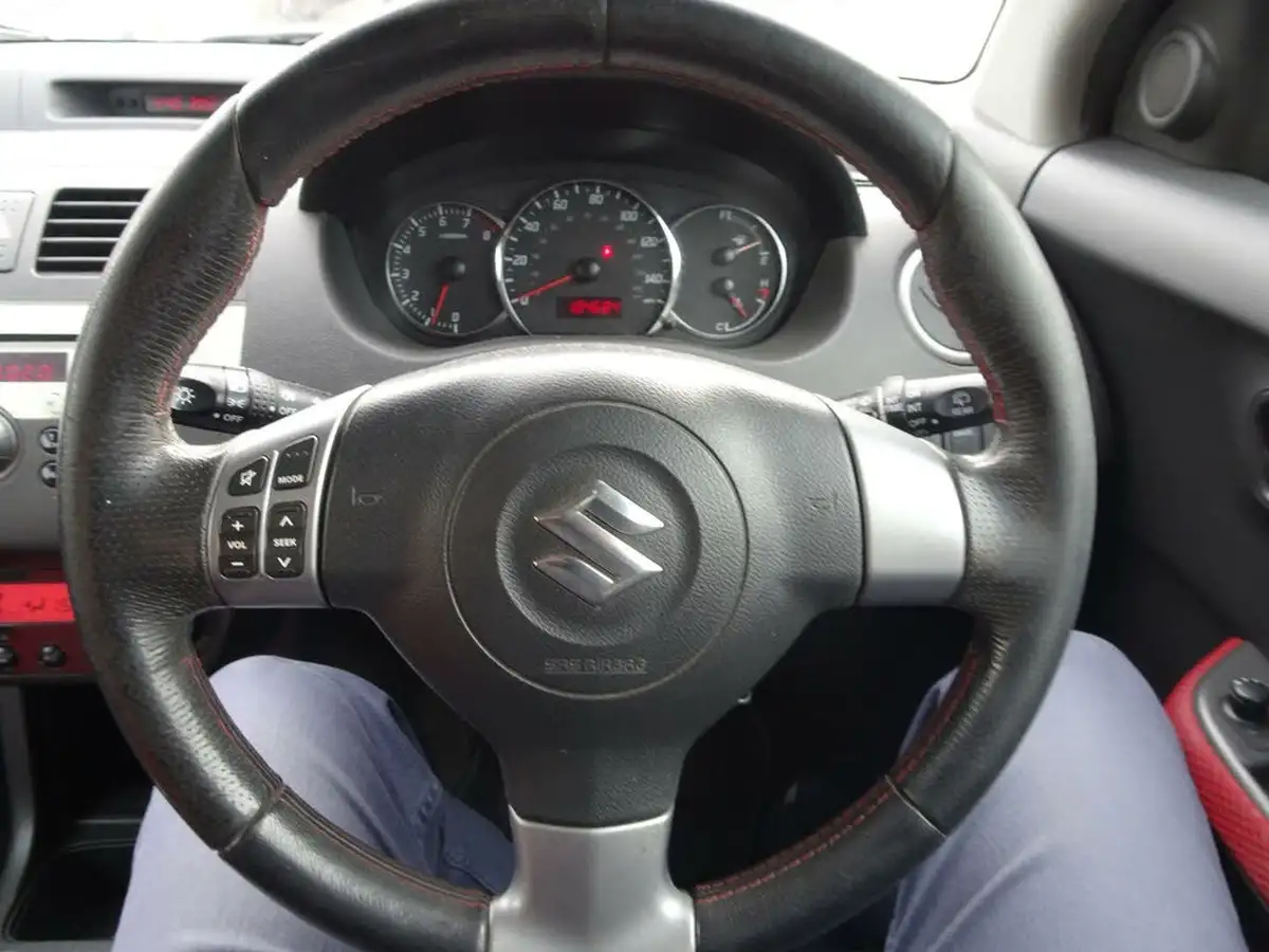 2010-suzuki-swift-16-sport-big-3