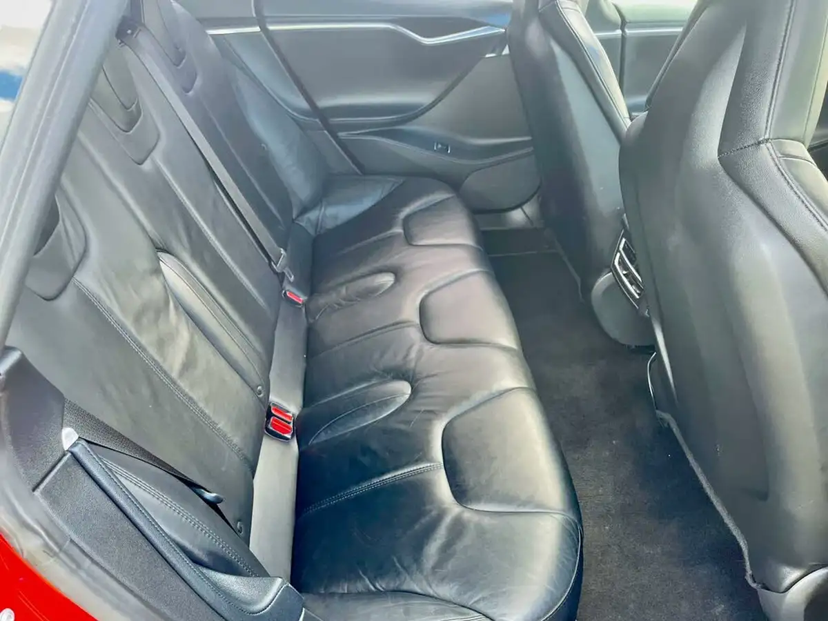 2015-tesla-model-s-e-p85d-nav-big-30
