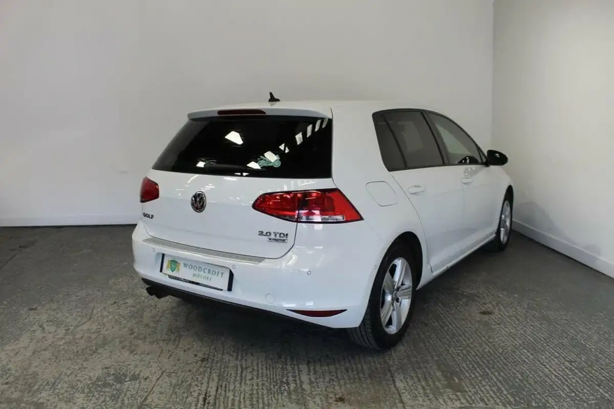 2014-volkswagen-golf-20tdi-match-5d-dsg-big-5