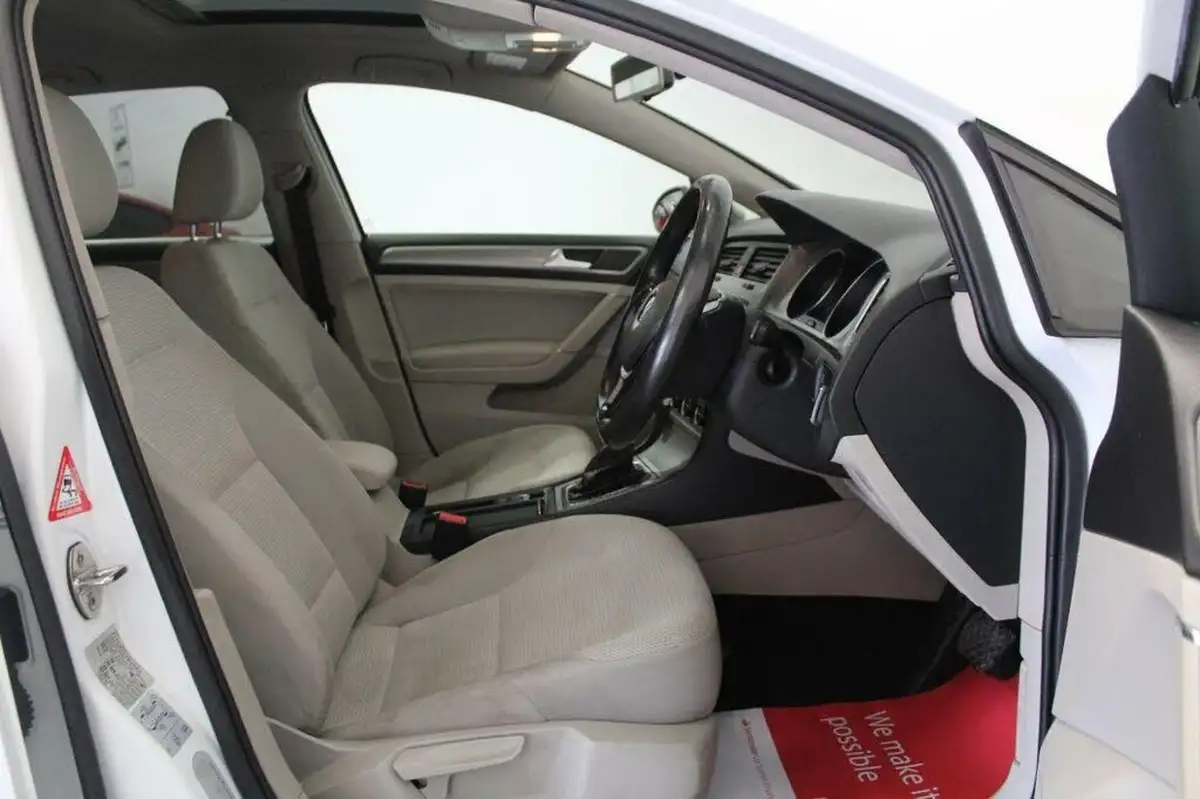 2014-volkswagen-golf-20tdi-match-5d-dsg-big-25