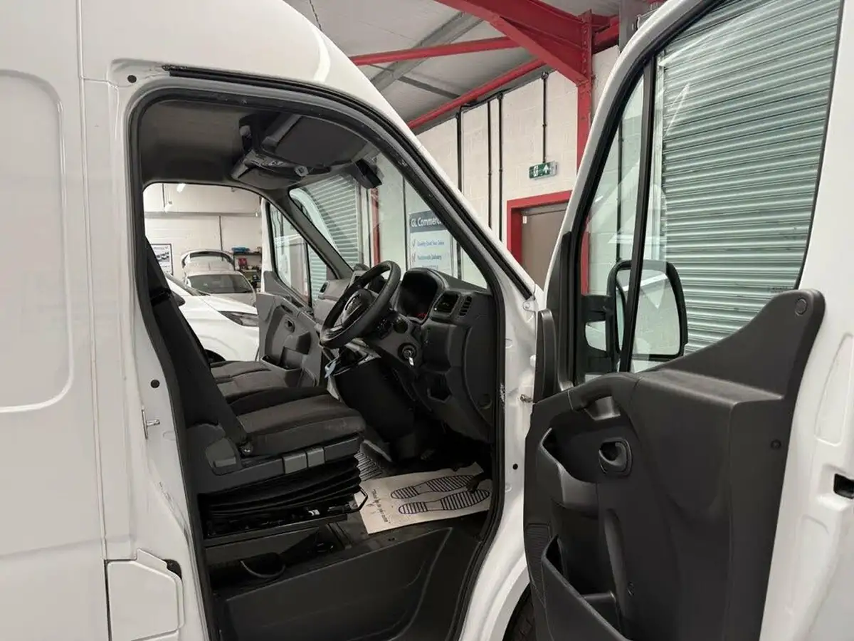 2023-renault-master-23dci-mm35-135-business-big-24