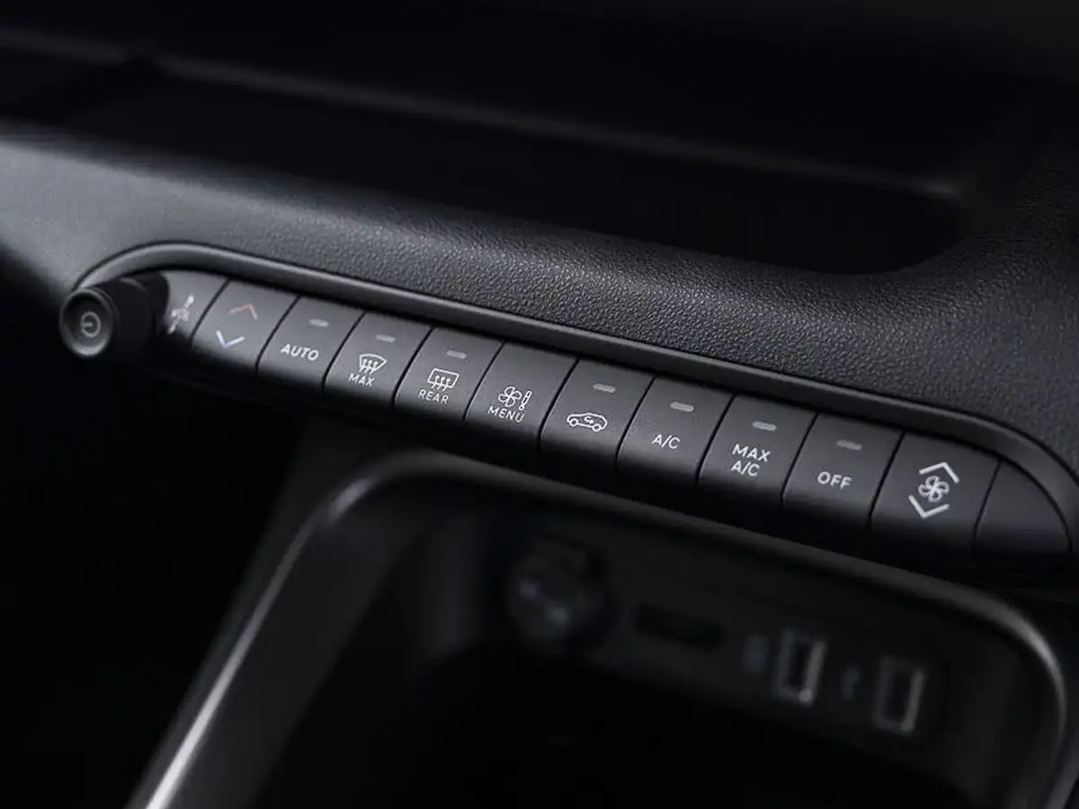 2025-jeep-avenger-12-gse-summit-big-13