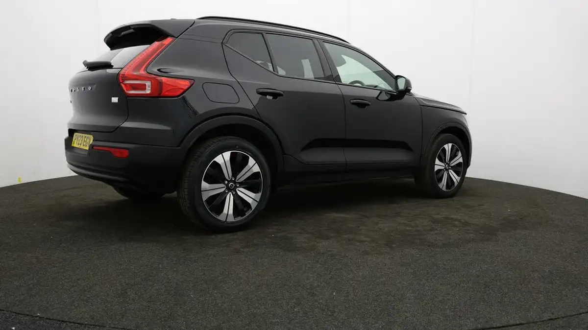 2023-volvo-xc40-15-t5-ultimate-dark-big-33