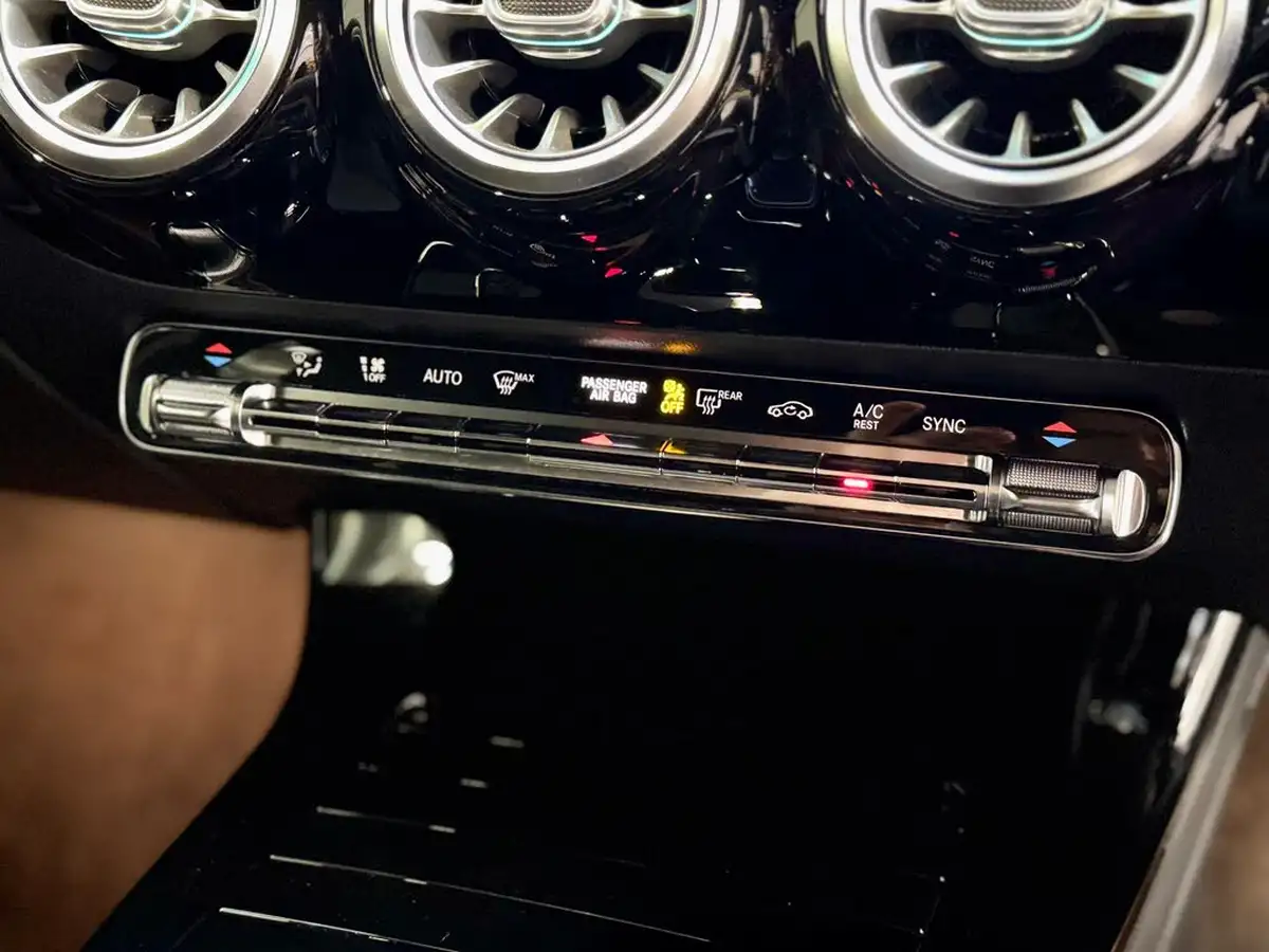2019-mercedes-benz-a-class-20-a220-amg-line-premium-hatchback-5d-big-22
