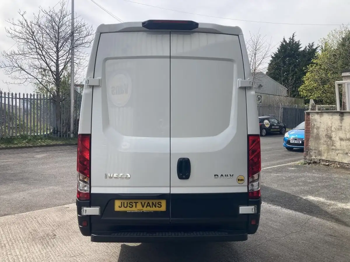 2023-iveco-daily-s-class-23td-35s14v-business-3520mm-h2-136pseu6dt-big-3