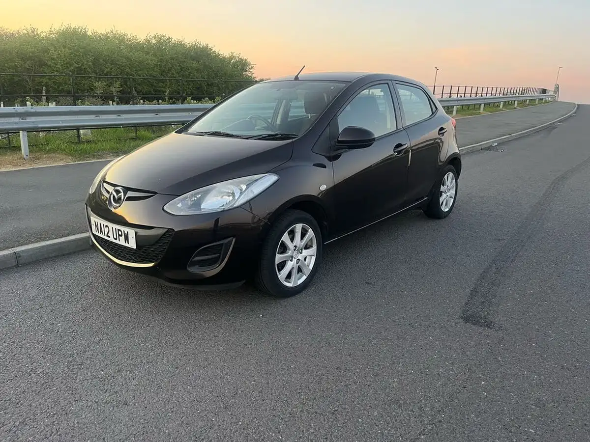 2012-mazda-mazda2-15-ts2-big-3