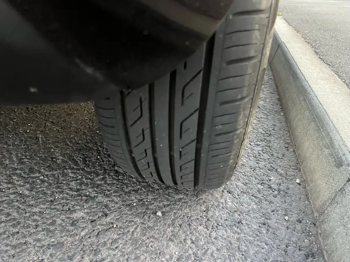 2012-mazda-mazda2-15-ts2-big-27